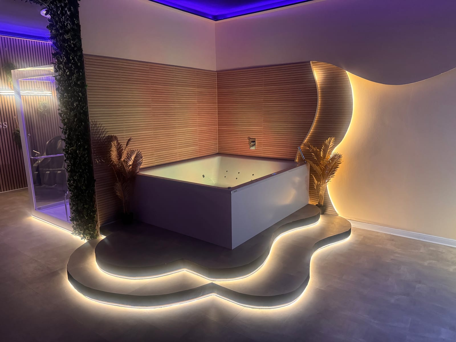 Whirlpool im warmen Ambiente — Standort Friedrichshain
